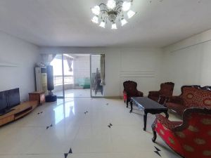 金碧华府 3室2厅 140.18㎡ 简装 金碧华府 3室2厅 140.18㎡ 简装衡阳石鼓区天马山二手房图片